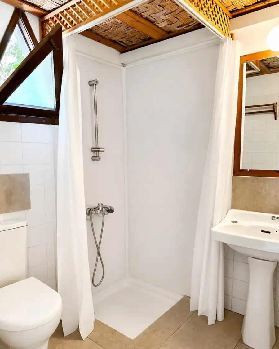 Beachside Bungalow bathroom