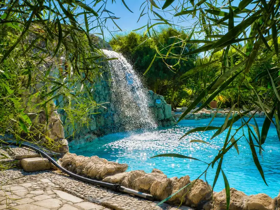Pool waterfall